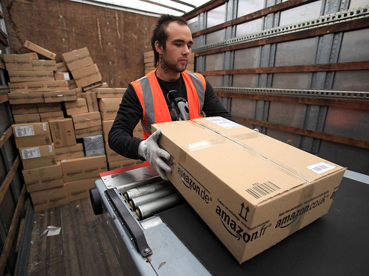 amazon-says-it-will-create-100000-full-time-full-benefit-jobs-in-the-us