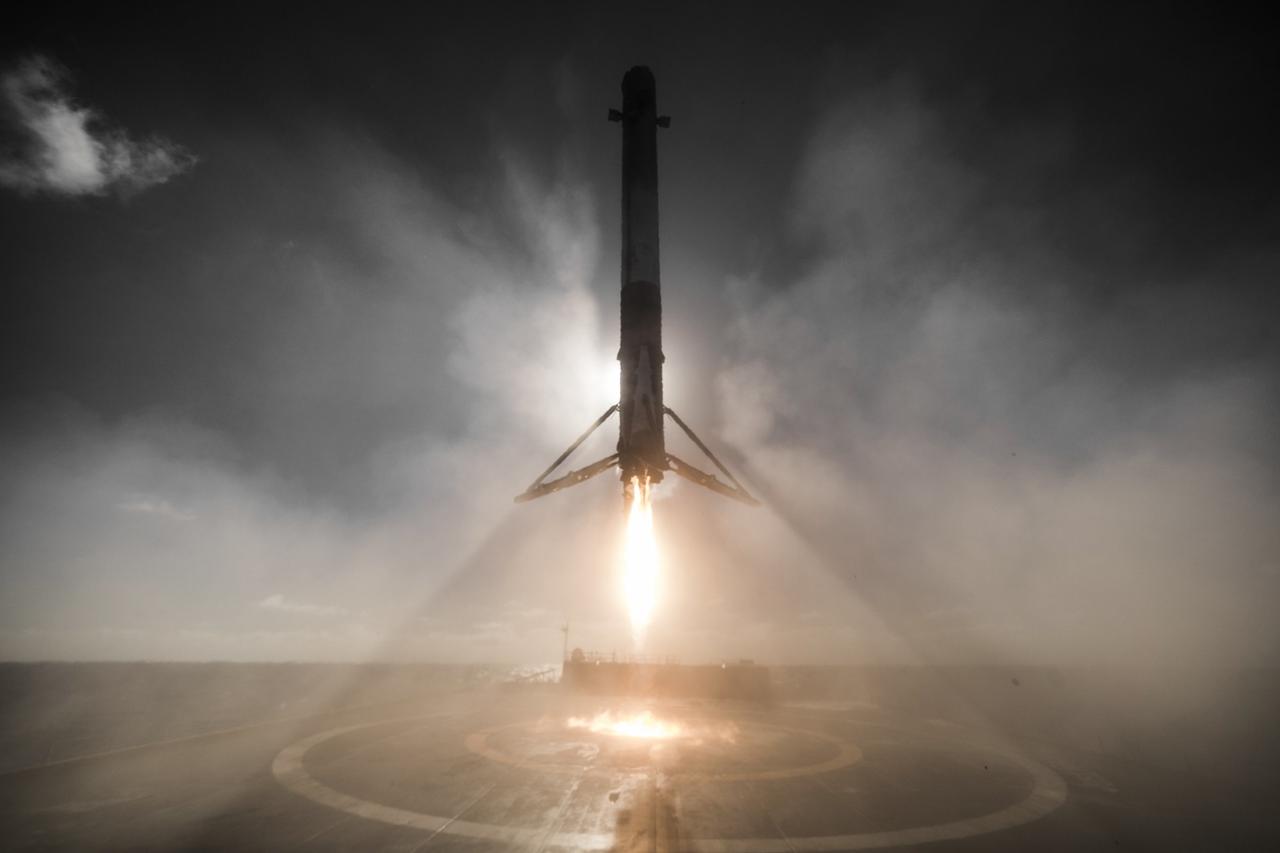 falcon-9-rocket-booster-landing-drone-ship-spacex-flickr-3157978441383aeac560ao