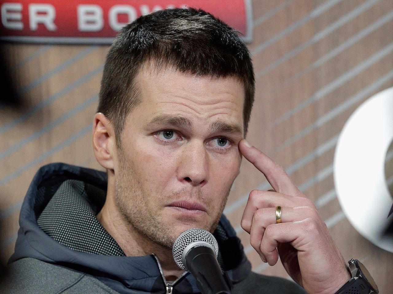 tom-brady-once-again-sidesteps-questions-about-trump-asks-reporter-whats-going-on-in-the-world