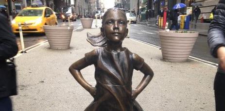 水を運ぶ女性の銅像の置き物 水を運ぶ女性の銅像の置き物 水を運ぶ女性の銅像の置き物