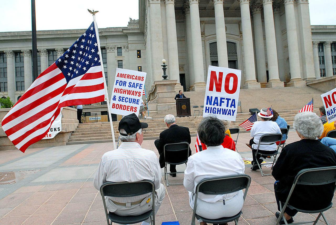 NAFTAに抗議する人々
