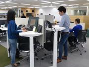 マニュライフ生命保険の本社（東京・新宿区）のオフィスの様子