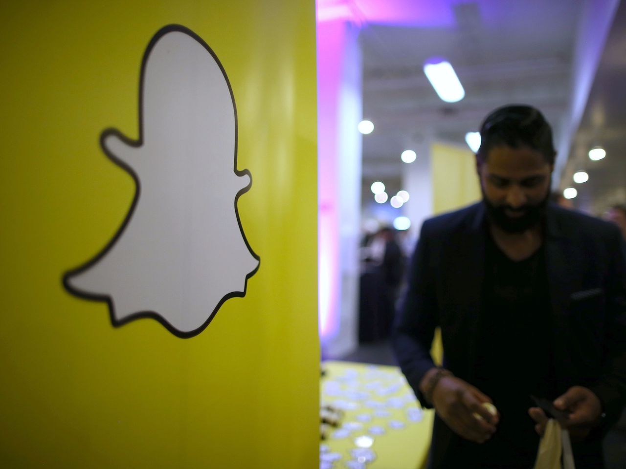 snapchat-bought-a-company-to-help-advertisers-track-people-in-the-real-world