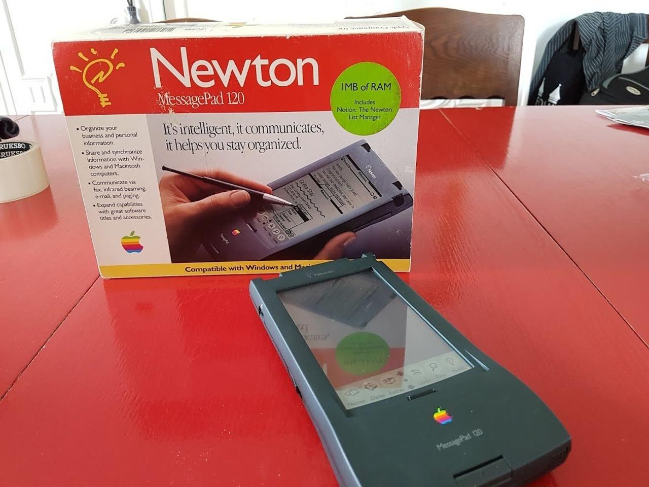 iPhoneを先取りするかのような携帯情報端末｢Apple Newton｣