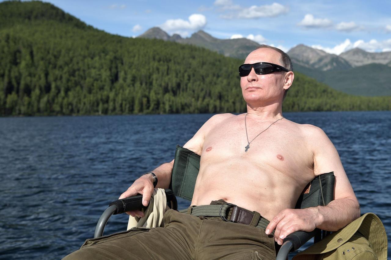 日光浴をするプーチン大統領