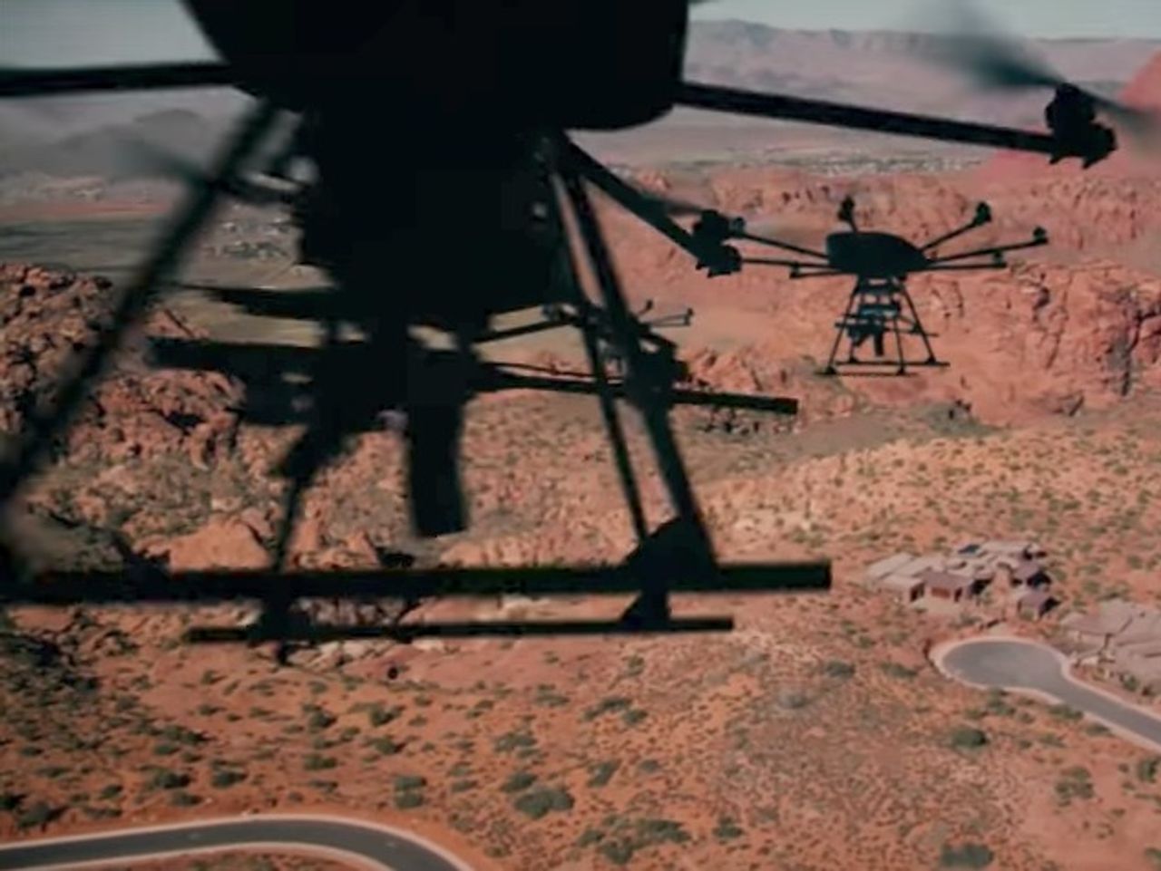 ライフルにマシンガン…… 遠隔操作で攻撃できるドローンが登場 Business Insider Japan