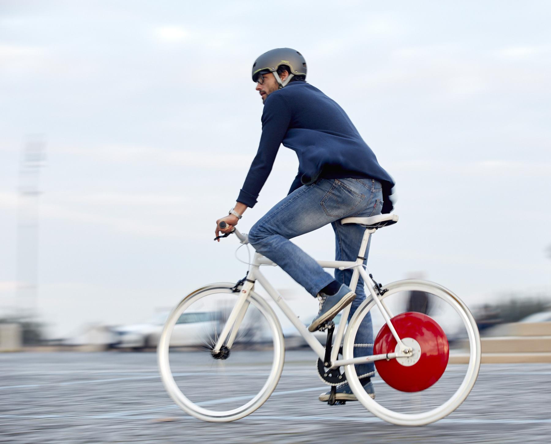 あらゆる自転車が電動に？ MIT発のスタートアップが開発した｢赤いホイール｣ | Business Insider Japan