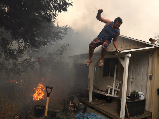 カリフォルニアの山火事、被害は広がる —— 現地からの写真と動画