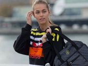 アスレジャーを身にまとう女性