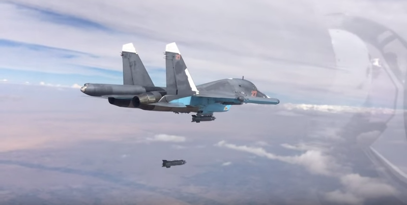 ロシア空軍 戦闘爆撃機 スホーイ Su-34  フルバック タグ 木箱入り 黒 撃墜されたロシアのスホーイSu-34が寄付キャンペーンで数十個の