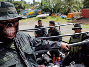 フィリピンのイリガン市でトラックに乗るフィリピン警察特殊部隊｢スペシャル・アクション・フォース（SAF）｣