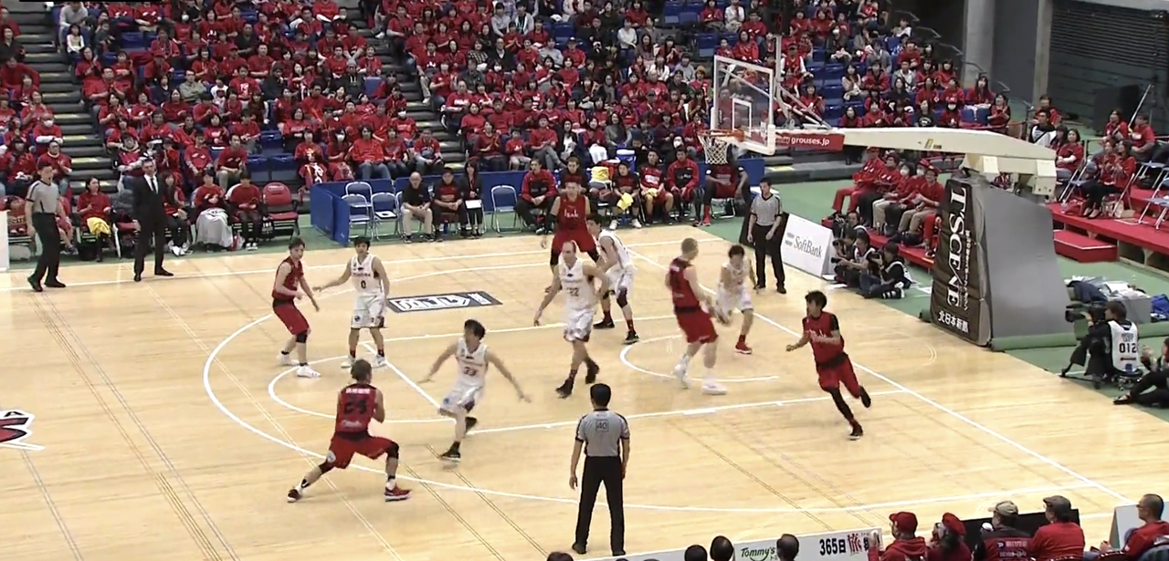 「抗議」にはどう対処する? Bリーグ初の「プロ審判」に、冷静なジャッジを下す秘訣を聞いた | Business Insider Japan