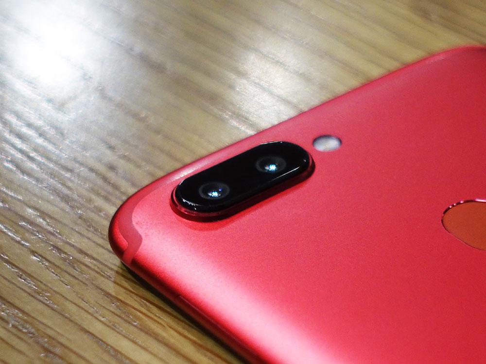 OPPOの最新スマホ「R11s」に実売6万円の価値はあるか？[実機レビュー