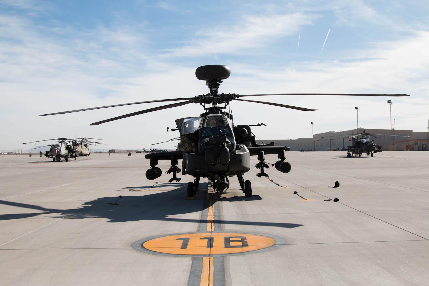 AH-64Dアパッチ・ロングボウのコックピットに座ってみた | Business 