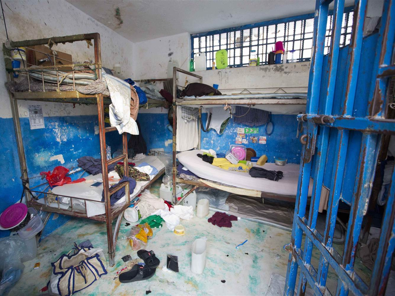 ハイチの刑務所。囚人をどのように扱っているかが分かる。