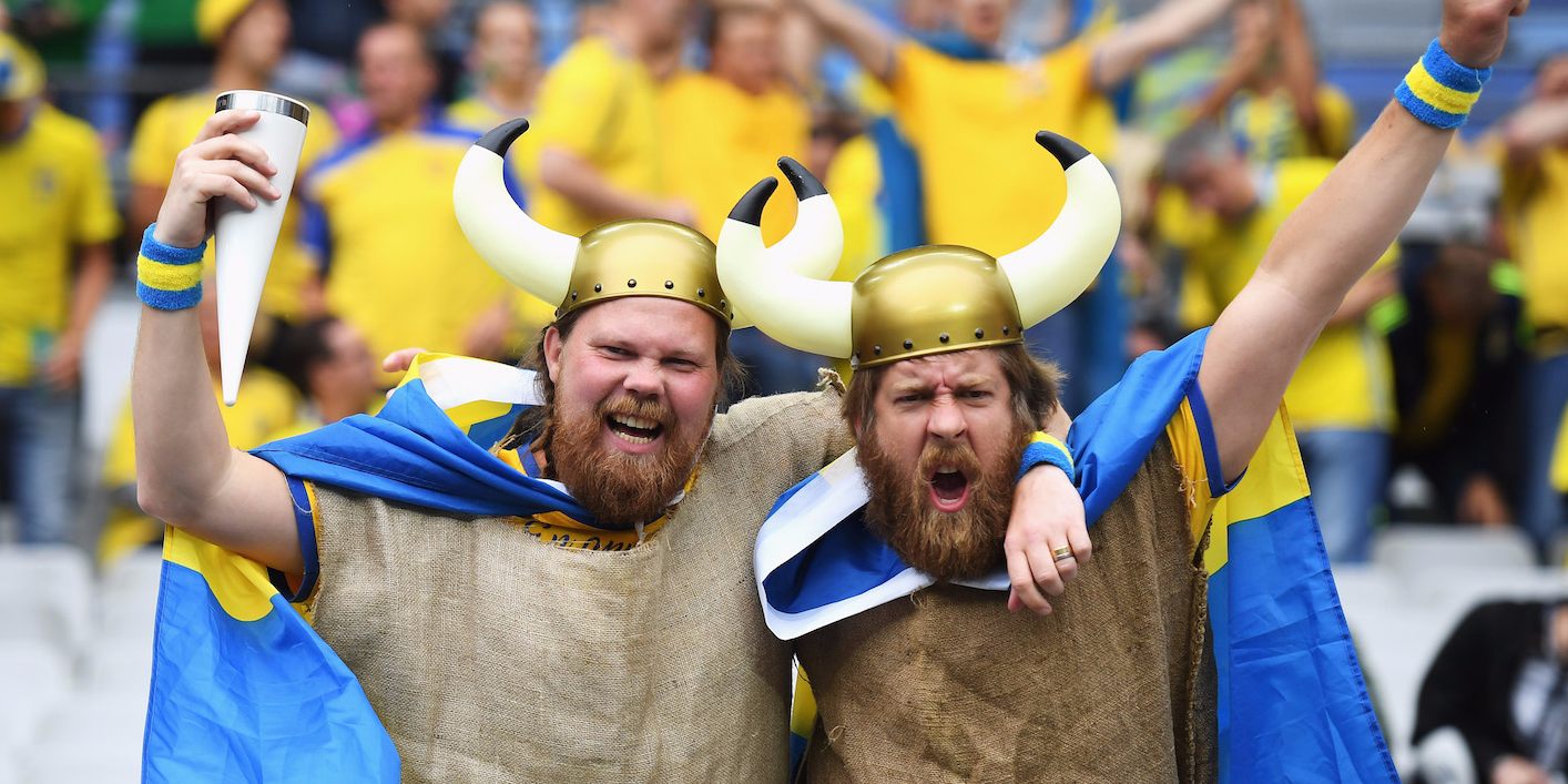 UEFA EURO 2016、対アイルランド戦を前に盛り上がるスウェーデン・サポーター。2016年6月13日。