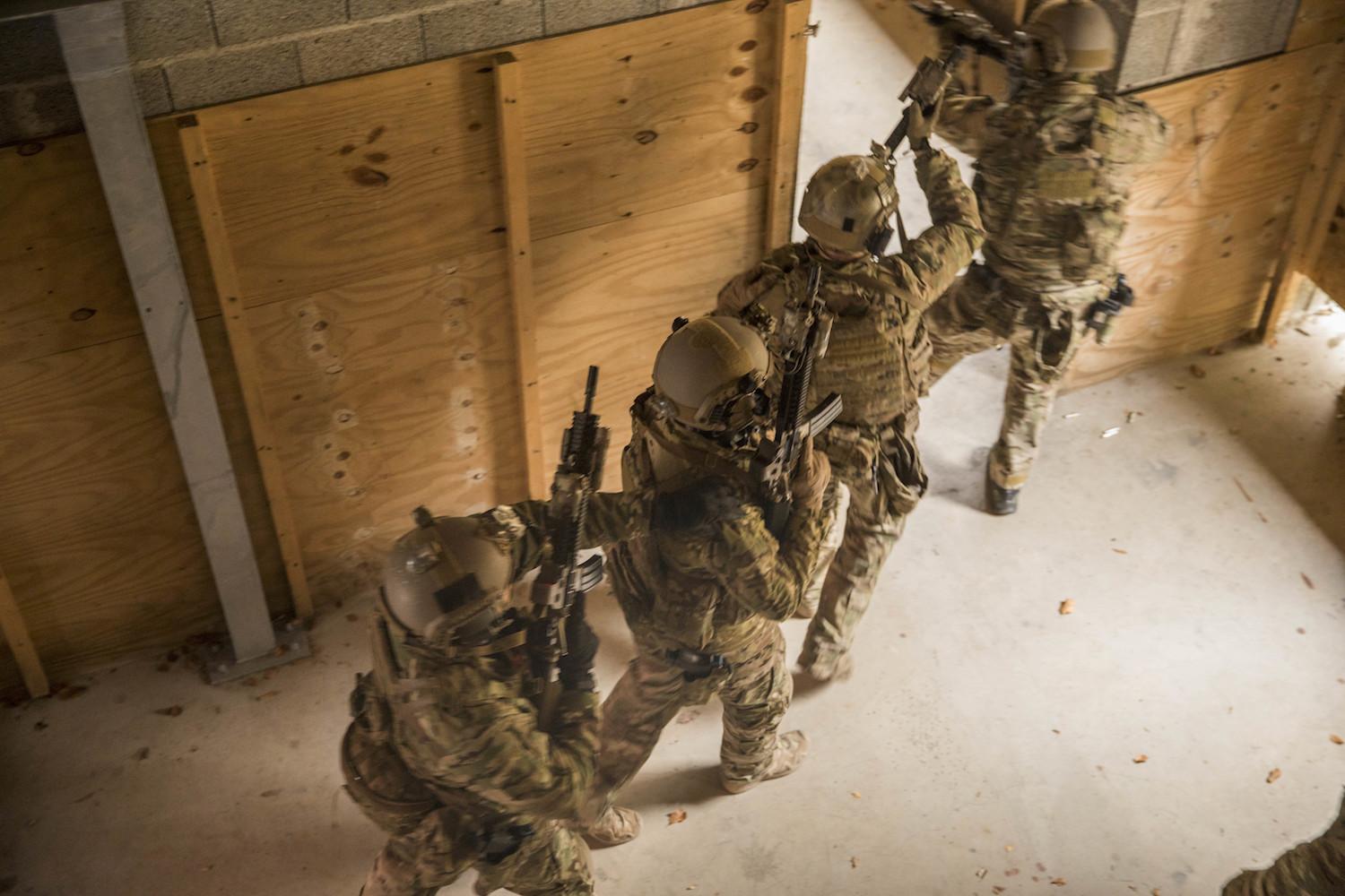 グリーンベレー　統合特殊作戦コマンドー　実物 米陸軍特殊部隊「グリーンベレー」は、なぜ世界最強なのか | Business