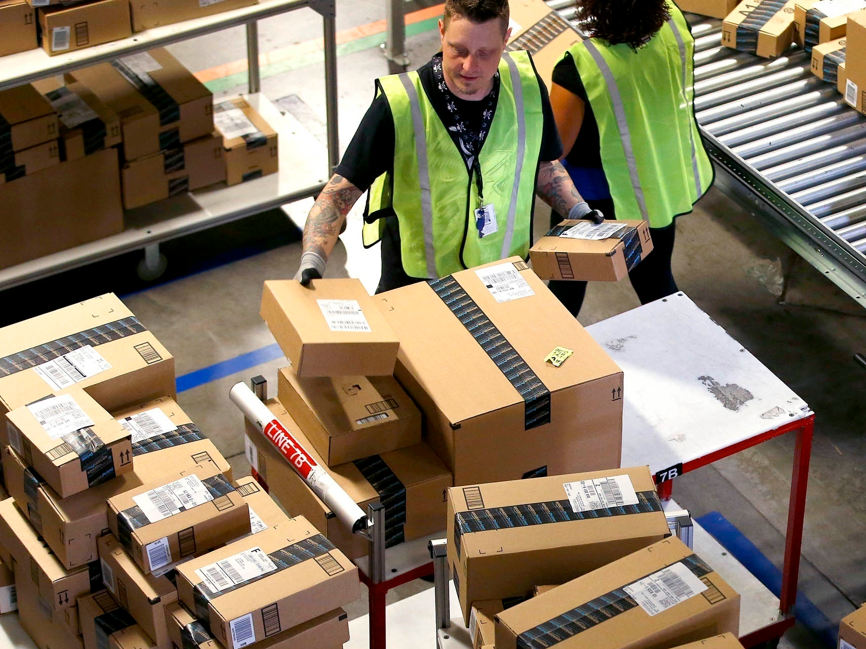 アマゾンは、返品が多すぎるユーザーを締め出しているようだ。