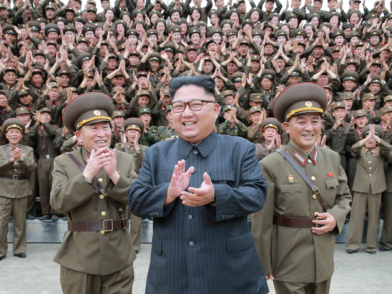 朝鮮民主主義人民共和国（北朝鮮）・陸軍の制服関係の品（帽章や