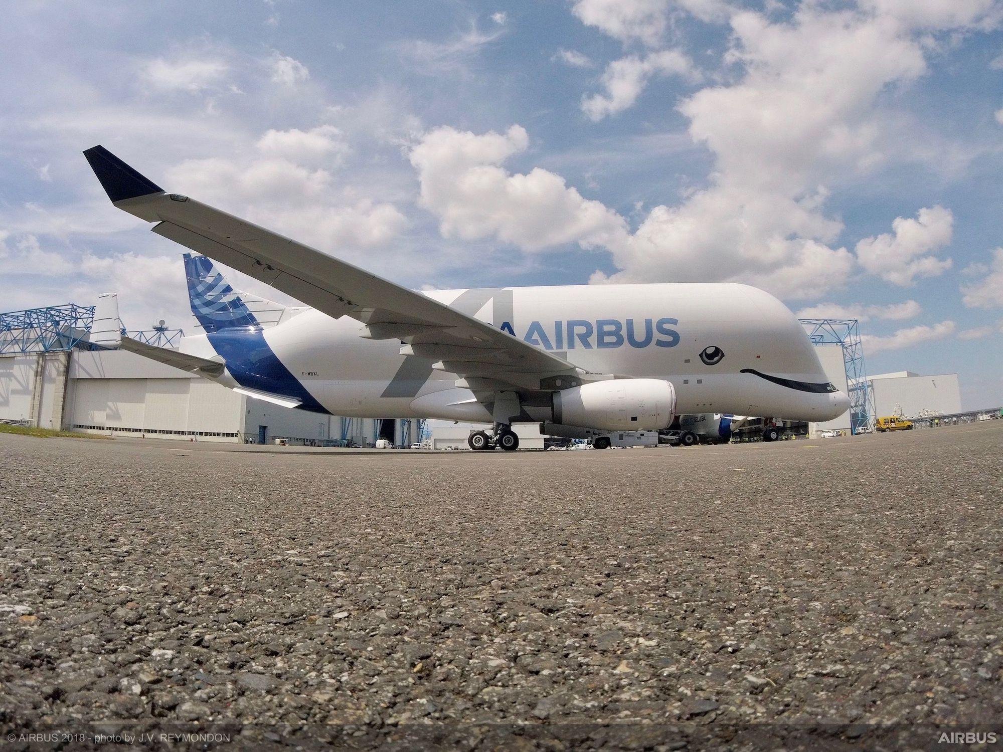 Airbus ベルーガXL 1/150Scale 巨大です新品 Amazon.co.jp: 1:150スケール スーパーベルーガ XL 飛行機模型