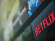 ディスプレイに映る｢Netflix｣のロゴ