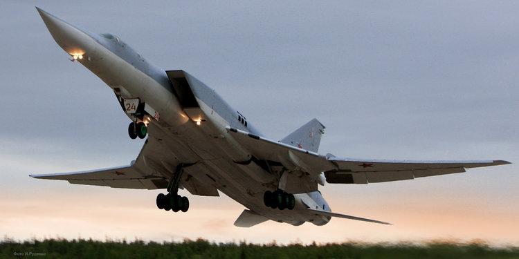 ロシアが超音速爆撃機ツポレフ22Mをアップグレード ── 米空母 