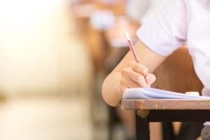 家庭との両立は？親の職業・大学は？——ここまで聞く必要あるのか医学部面接