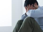 ストレスで苦しむ男性