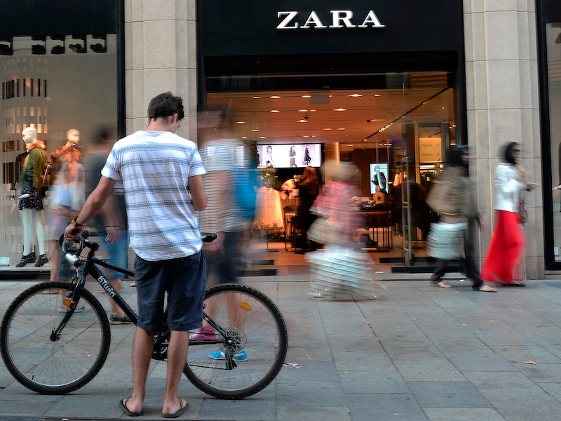 創業の地を守り続けるZARA、拡大する本社はスペインの小さな市を劇的に ...