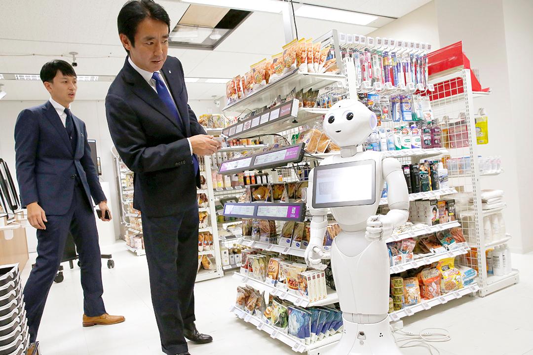 ローソン社長「変装して店舗に潜入、店員や地域住民から学んだ