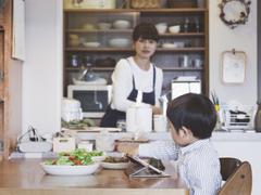 家事・育児の“時給”いくらか知ってる？｢年収低い方が家事｣問題への一つの解決策