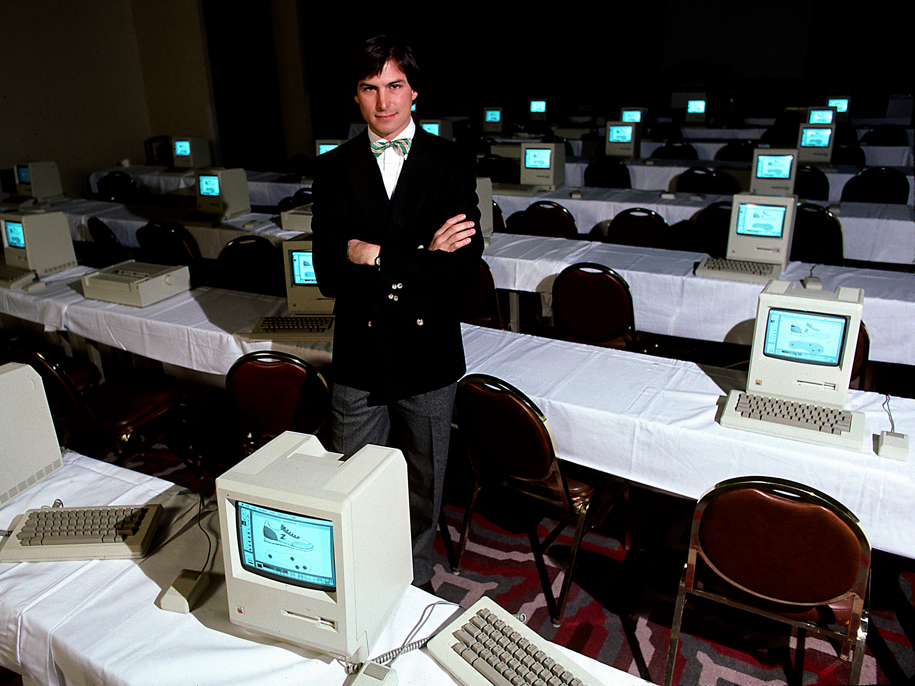 故スティーブ・ジョブズ。Macintoshに囲まれて。