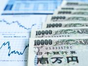 1万円札と経済指標のグラフ。