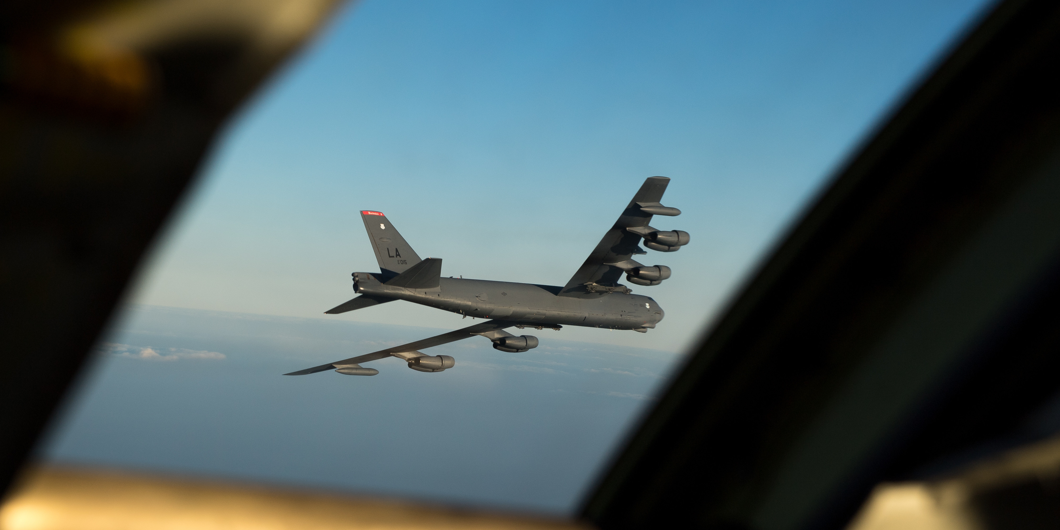 ノルウェー上空での訓練を終え、イギリス空軍フェアフォード空軍基地に戻るB-52ストラトフォートレス。2019年3月28月。