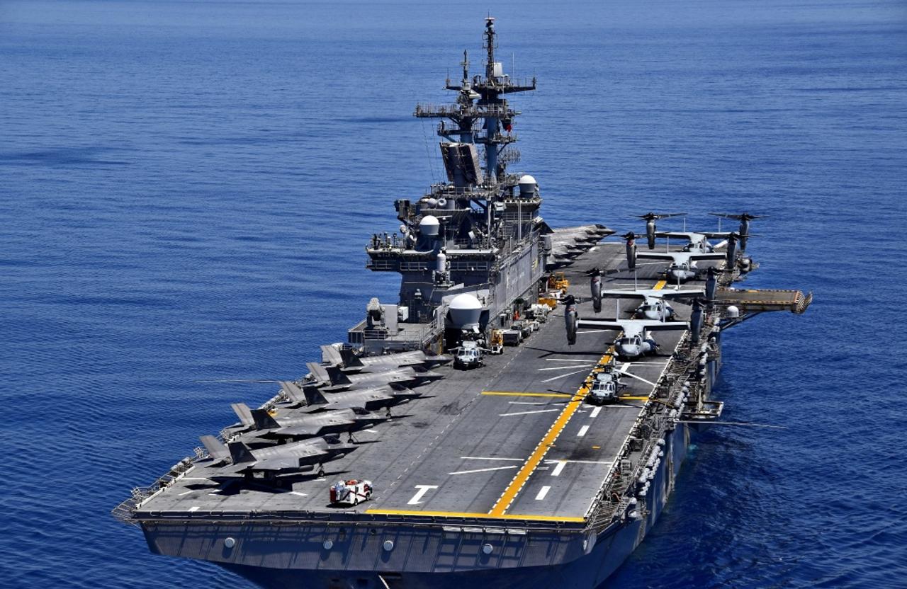 米軍 強襲揚陸艦をf 35bを搭載した ライトニング空母 に転用 護衛艦 いずも の先例か Business Insider Japan