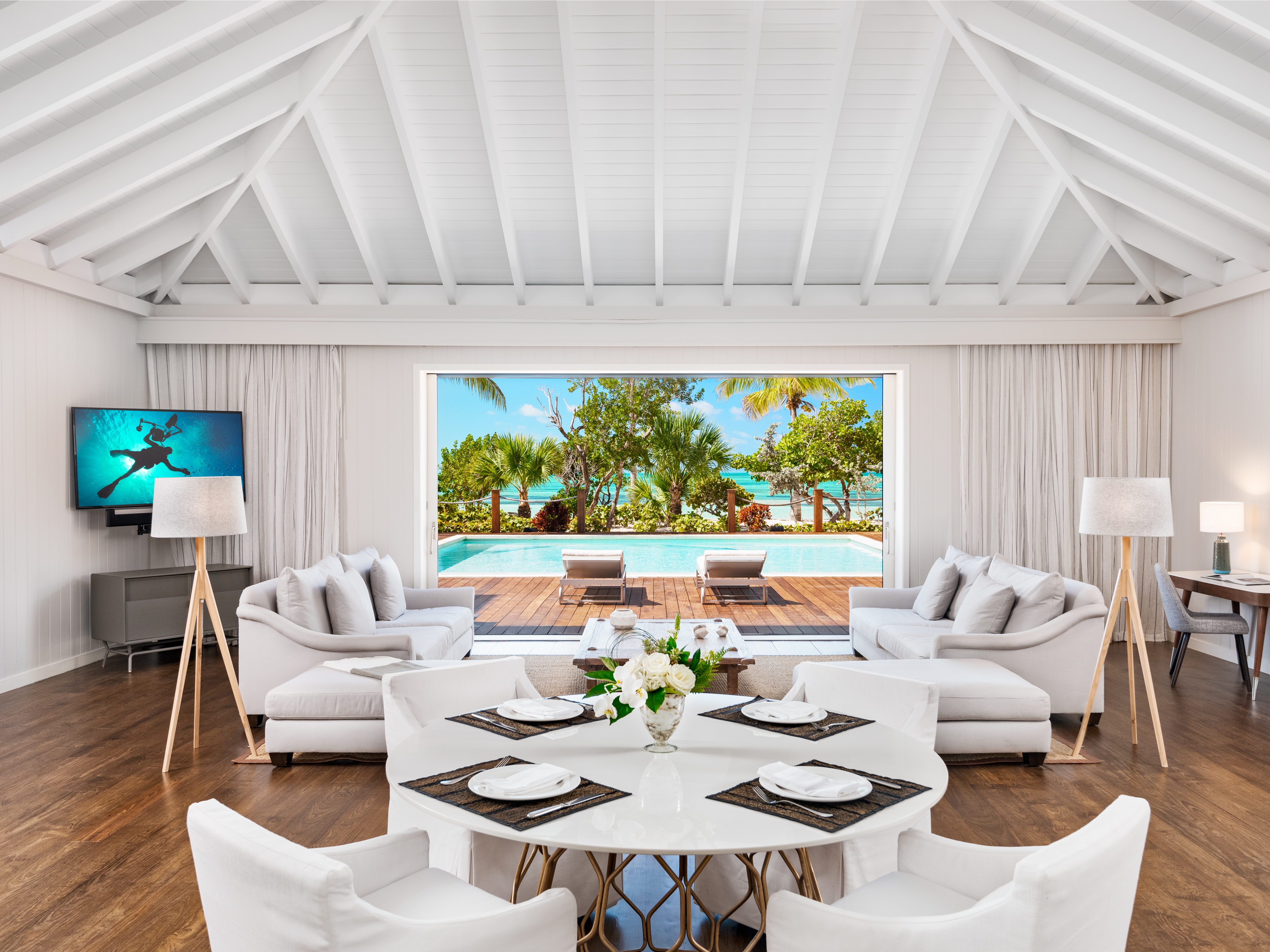 ブルース・ウィルス、約36億円でカリブ海の別荘を売却中