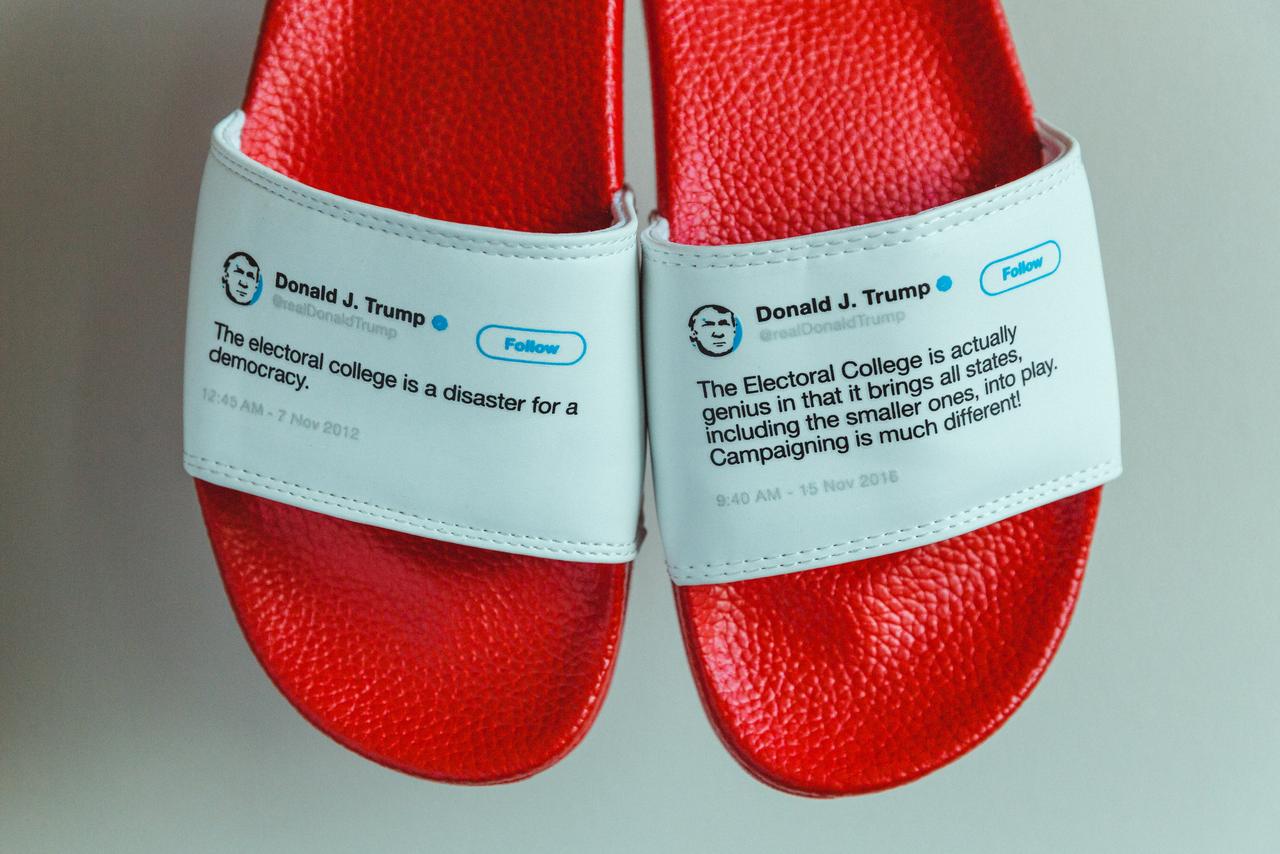 トランプ大統領のツイートを印刷したビーチサンダルが大人気