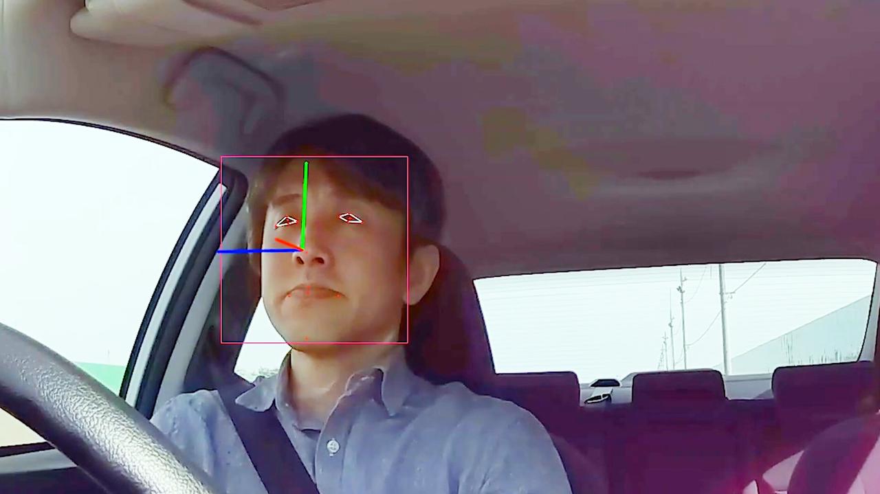 DeNA（ディー・エヌ・エー）の専用車載器の内向きカメラで撮影した映像