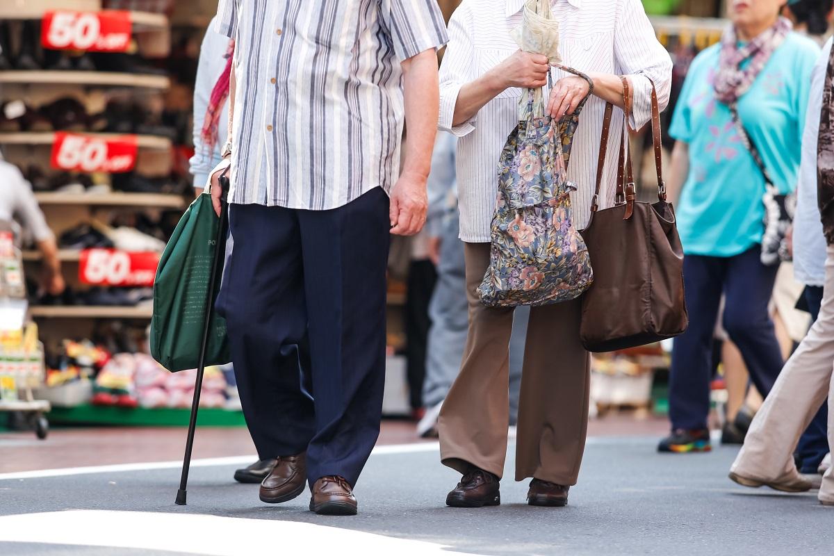 シルバー 民主 主義 に 泣く 若者
