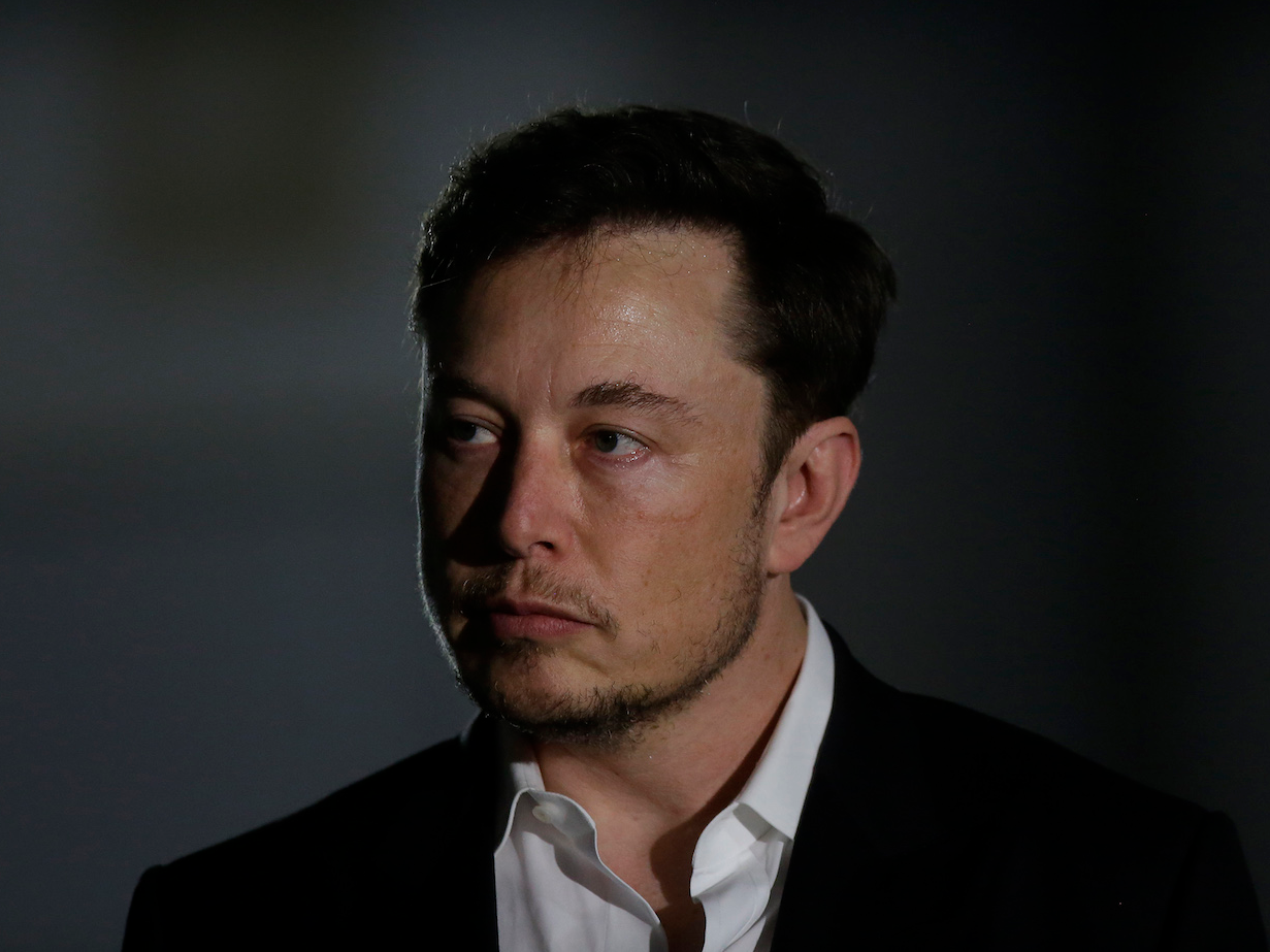 イーロン・マスク、48歳の誕生日はテスラ最大の問題解決に取り組んで過ごす