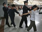 顔認証メガネで旅行者をスキャン —— 中国、すでに7人を駅で逮捕