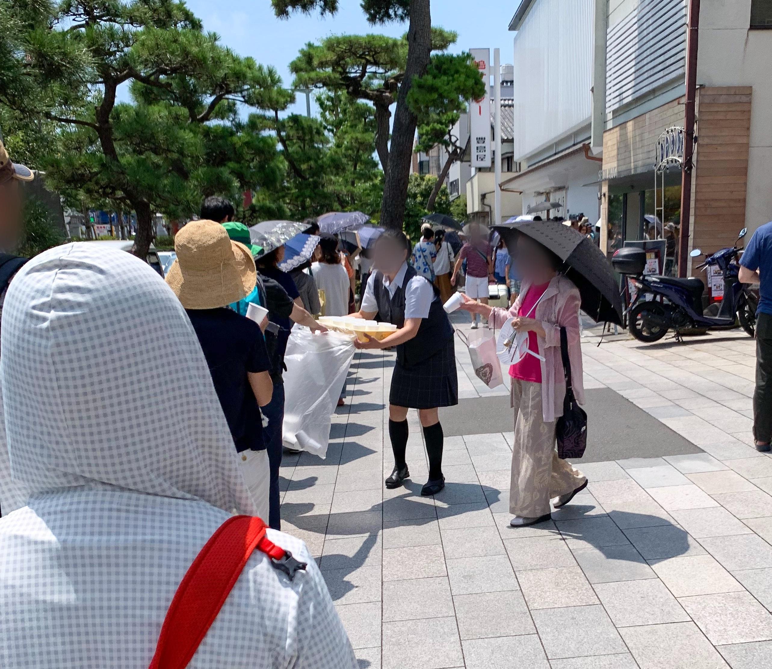 鳩サブレー 限定缶｣求め、猛暑の鎌倉に2時間の大行列。8月10日は特別な