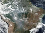 火災が起きているアマゾン川流域を捉えたNASAの衛星画像。2019年8月21日。