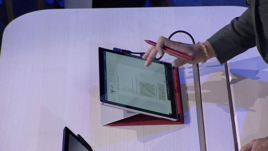 11月発売のペン内蔵「Surface Pro X」と新型「Surface Pro 7」の違いを