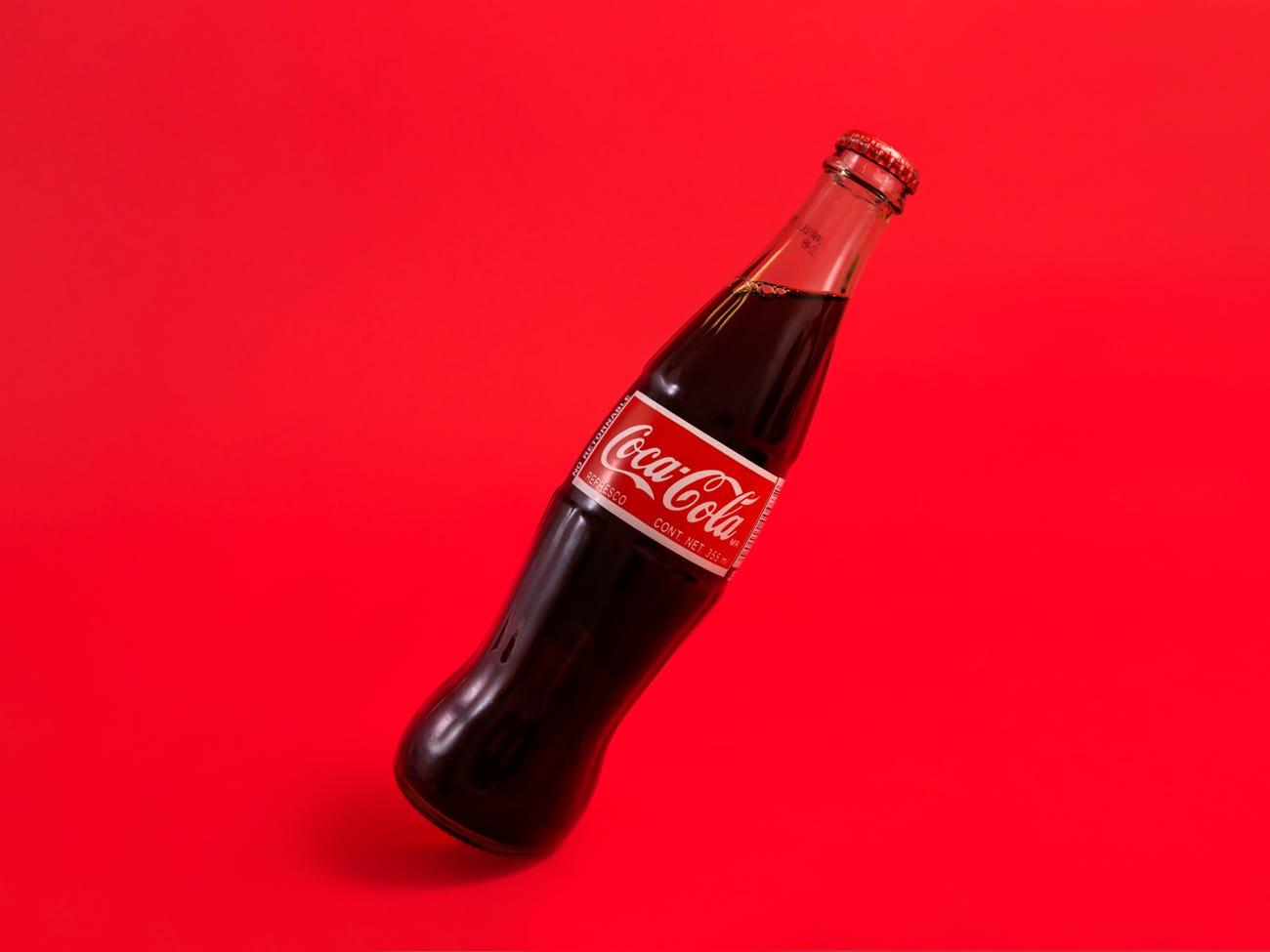 値下げ！非売品 珍品 コカ·コーラ 記念ボトル 中国 漆雕 万里の長城-
