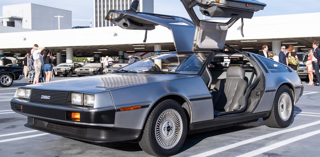 サイバートラックとdmcデロリアン 車とその製作者を写真で比較 Business Insider Japan