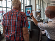 2018年9月にダレス空港に設置された顔認識スキャナー。