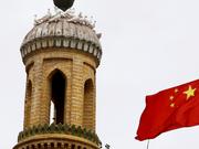 モスクと中国の国旗