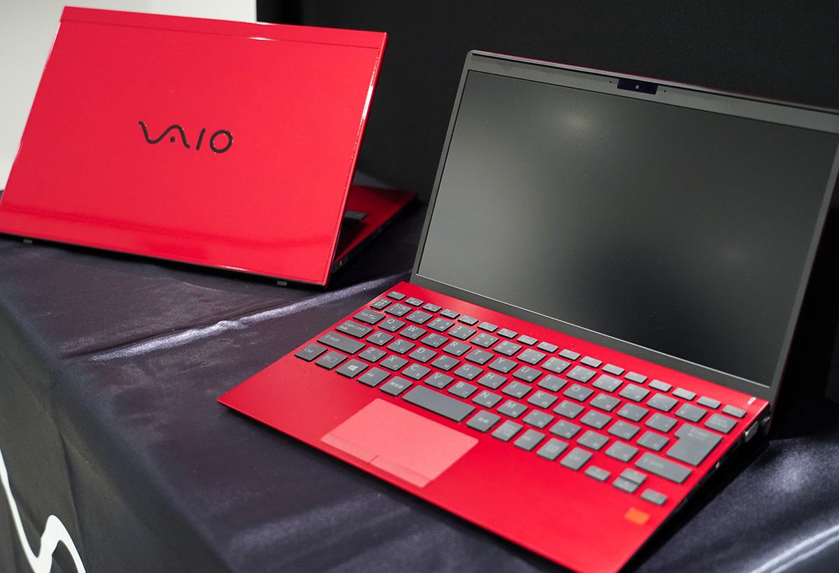 VAIOの新モデルに真っ赤＆真っ黒の限定モデル。USB Type-Cアクセサリー