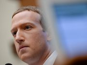 2019年10月23日、アメリカ下院金融サービス委員会の公聴会で証言するフェイスブックCEOのマーク・ザッカーバーグ。
